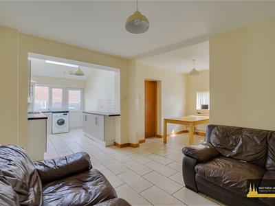 Kitchen/ Dining